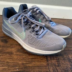 Glitter kicks Nike tennis shoes size 8.5!